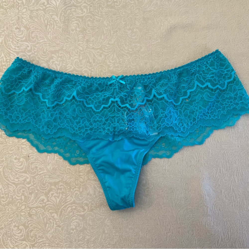 Small Victoria’s Secret Dream Angels green lace wide side thong pan…
